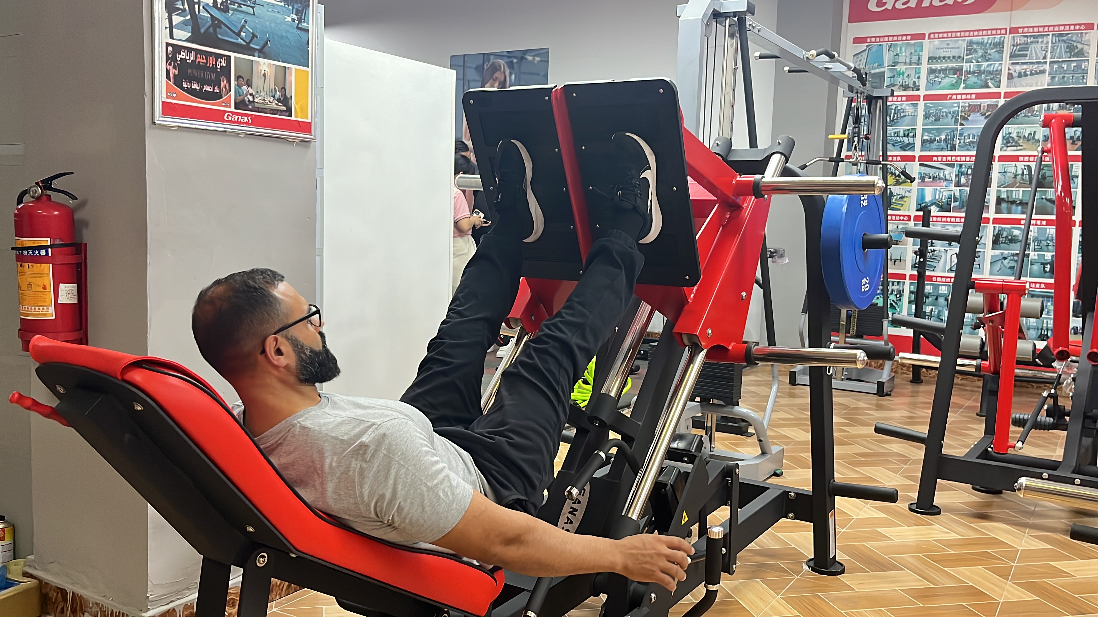 Тепло приветствуем ассоциацию фитнес-клубов Бразилии посетить завод Panatta (2)_oC48xY52.jpg